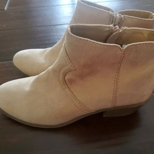 Old navy cream boots size 8